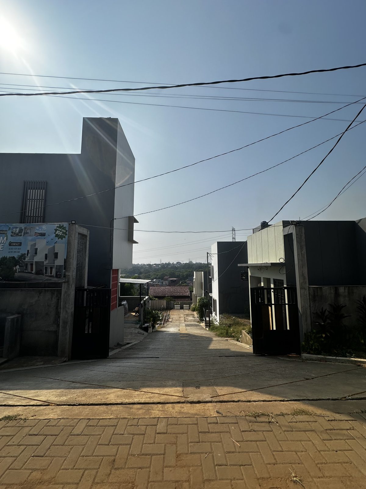 Jalan komplek di dalam cluster Griya Bukit Arkanza